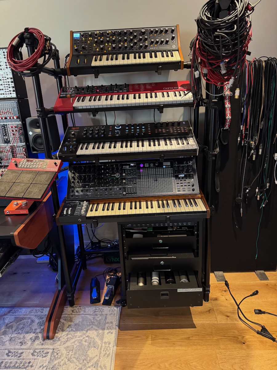 Synthesisers and modular system